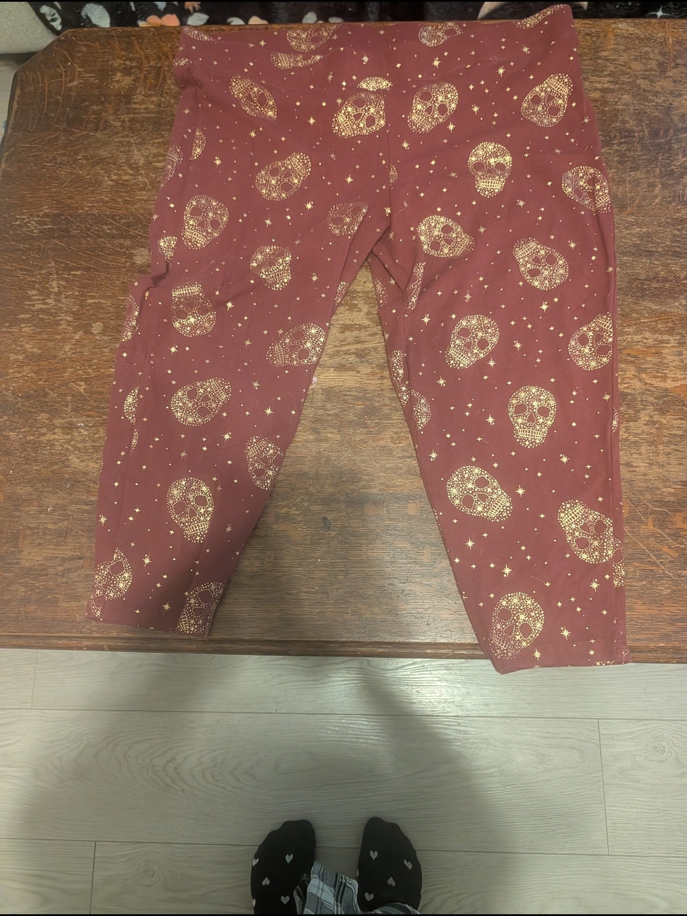 Torrid Capri Maroon Skull Print Stretch Leggings